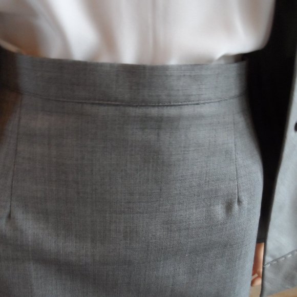 Moschino ChipandChic Ligth Gray Skirt Suit w/Trapunto Stiching Detasil Size US 6 - Picture 8 of 16